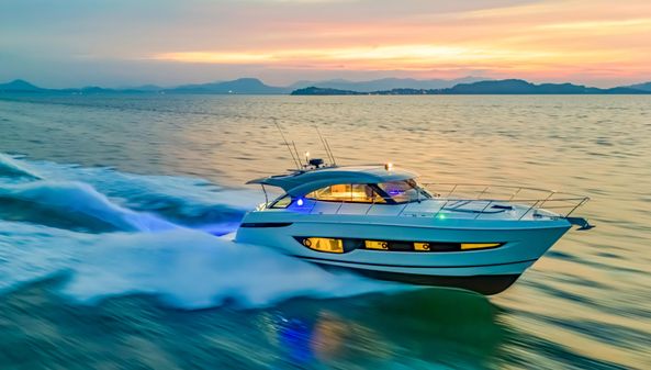 Riviera 4600 Sport Yacht image