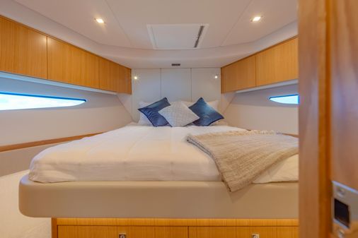 Riviera 4600 Sport Yacht image