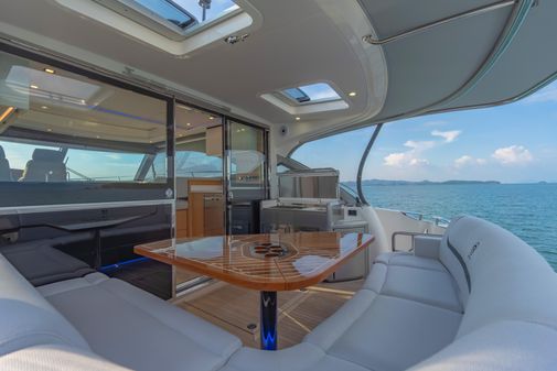 Riviera 4600 Sport Yacht image