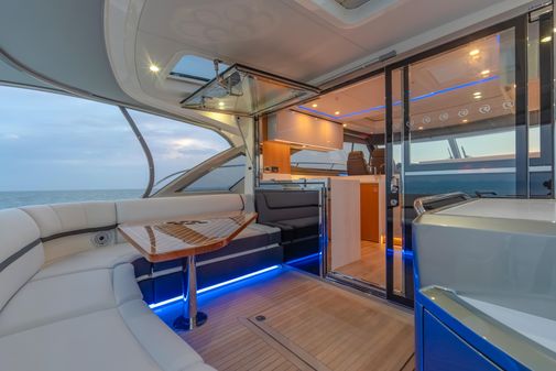 Riviera 4600 Sport Yacht image