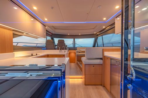 Riviera 4600 Sport Yacht image