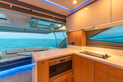 Riviera 4600 Sport Yacht image