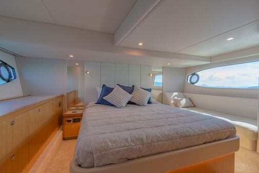 Riviera 4600 Sport Yacht image