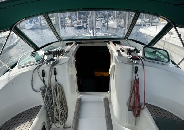 Beneteau 381 image