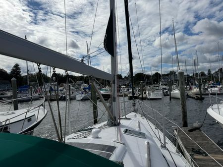 Beneteau 381 image