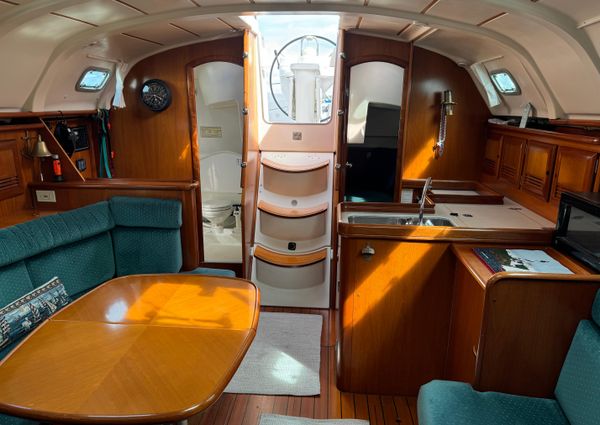 Beneteau 381 image