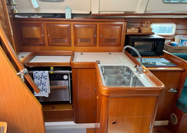 Beneteau 381 image