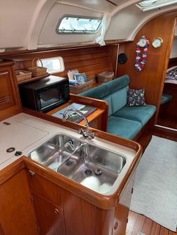 Beneteau 381 image