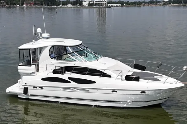 Cruisers Yachts 405 Express Motoryacht image