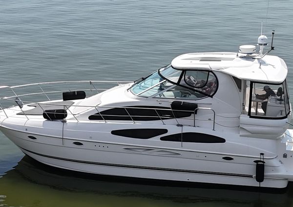 Cruisers Yachts 405 Express Motoryacht image