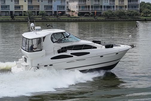 Cruisers Yachts 405 Express Motoryacht image