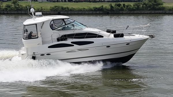 Cruisers Yachts 405 Express Motoryacht 