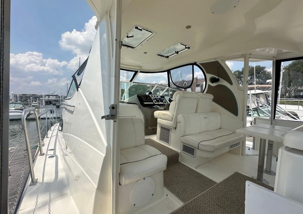 Cruisers Yachts 405 Express Motoryacht image