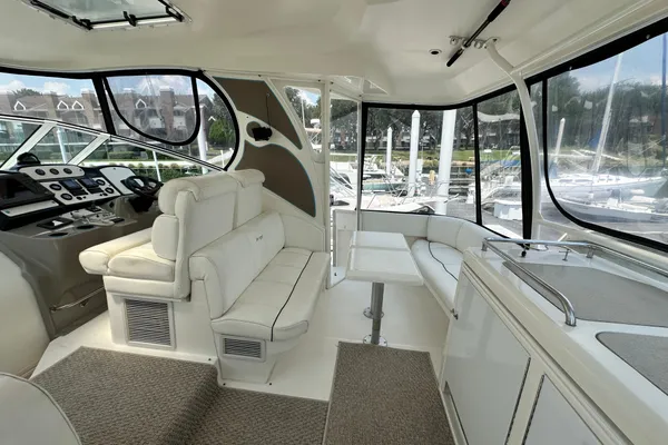 Cruisers Yachts 405 Express Motoryacht image