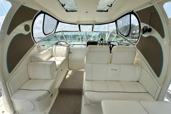 Cruisers Yachts 405 Express Motoryacht image
