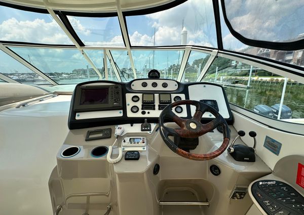 Cruisers Yachts 405 Express Motoryacht image