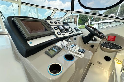Cruisers Yachts 405 Express Motoryacht image