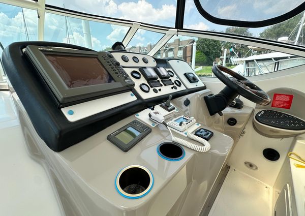 Cruisers Yachts 405 Express Motoryacht image