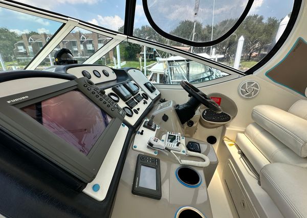 Cruisers Yachts 405 Express Motoryacht image