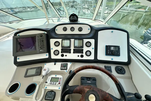 Cruisers Yachts 405 Express Motoryacht image