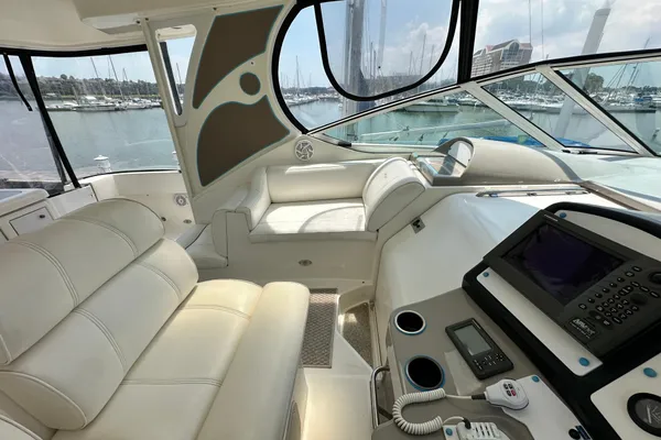 Cruisers Yachts 405 Express Motoryacht image