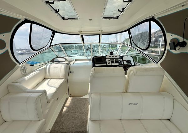 Cruisers Yachts 405 Express Motoryacht image