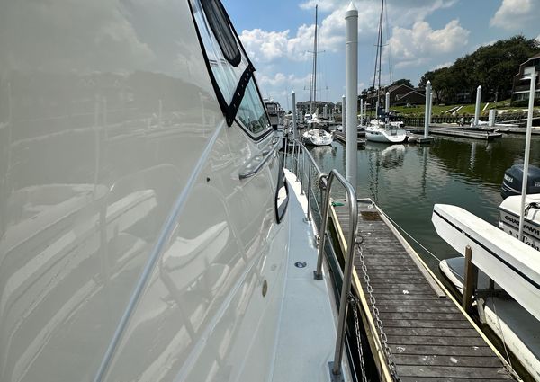 Cruisers Yachts 405 Express Motoryacht image