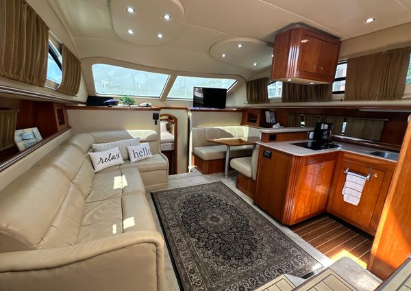 Cruisers Yachts 405 Express Motoryacht image