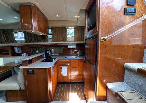 Cruisers Yachts 405 Express Motoryacht image