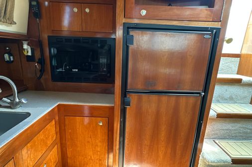 Cruisers Yachts 405 Express Motoryacht image