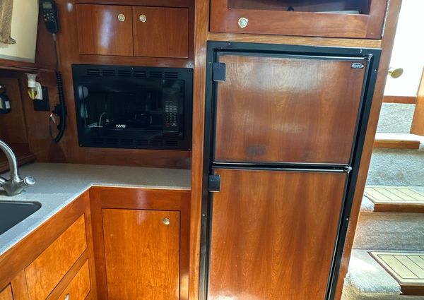 Cruisers Yachts 405 Express Motoryacht image