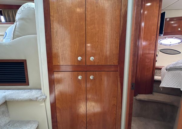 Cruisers Yachts 405 Express Motoryacht image