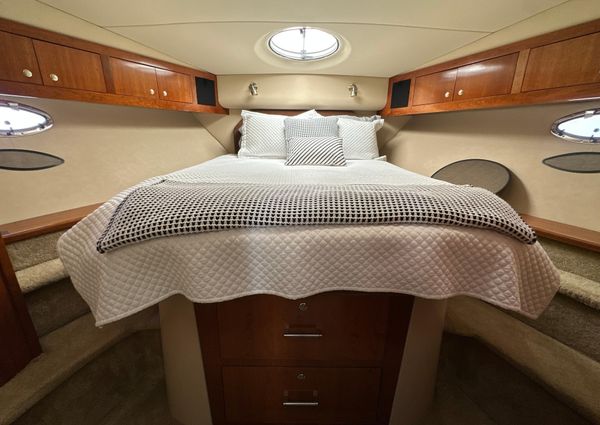 Cruisers Yachts 405 Express Motoryacht image