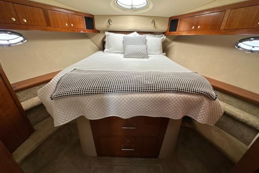 Cruisers Yachts 405 Express Motoryacht image