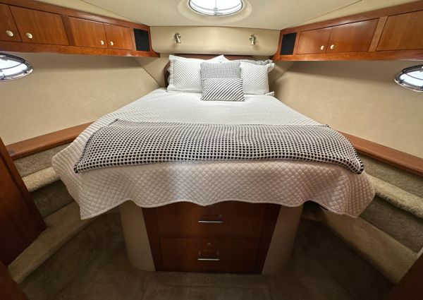 Cruisers Yachts 405 Express Motoryacht image
