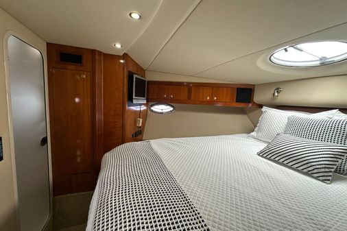 Cruisers Yachts 405 Express Motoryacht image
