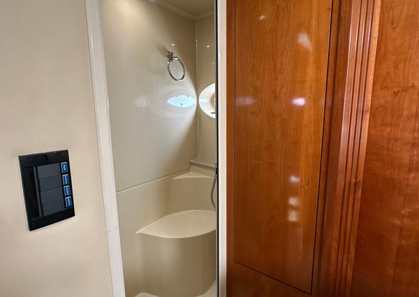 Cruisers Yachts 405 Express Motoryacht image