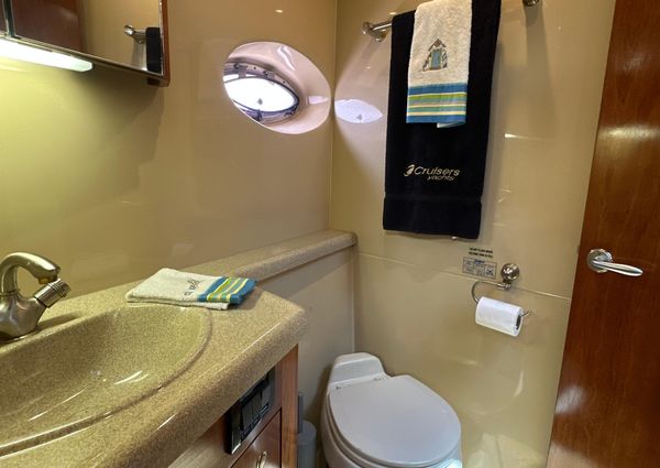 Cruisers Yachts 405 Express Motoryacht image