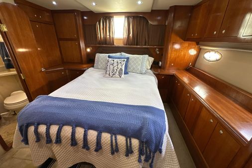 Cruisers Yachts 405 Express Motoryacht image