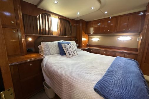 Cruisers Yachts 405 Express Motoryacht image