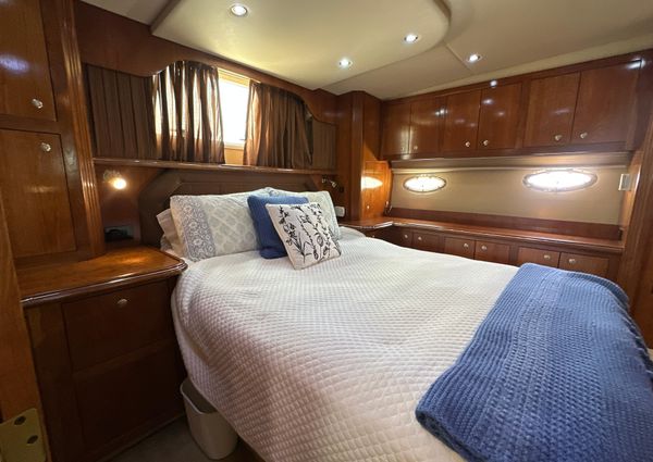 Cruisers Yachts 405 Express Motoryacht image