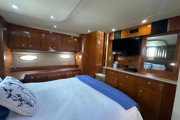 Cruisers Yachts 405 Express Motoryacht image