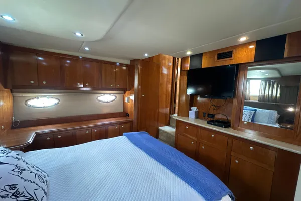 Cruisers Yachts 405 Express Motoryacht image