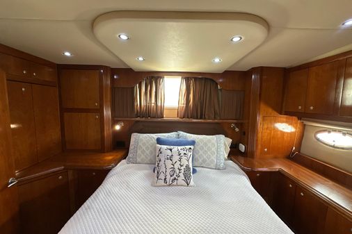 Cruisers Yachts 405 Express Motoryacht image