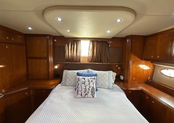 Cruisers Yachts 405 Express Motoryacht image