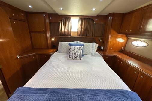 Cruisers Yachts 405 Express Motoryacht image