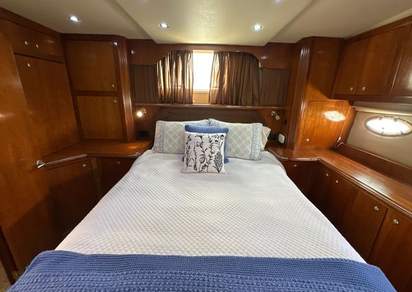 Cruisers Yachts 405 Express Motoryacht image