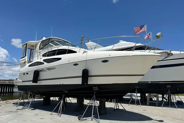 Cruisers Yachts 405 Express Motoryacht image