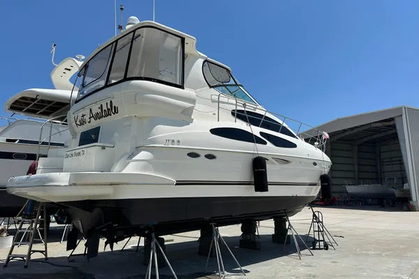 Cruisers Yachts 405 Express Motoryacht image