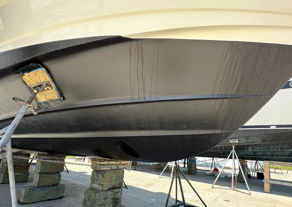 Cruisers Yachts 405 Express Motoryacht image